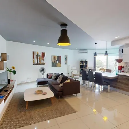 View Point, Cozy Three Bedroom With Bbq * Saint Julian's