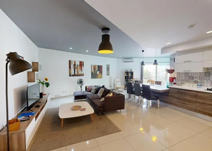 View Point, Cozy Three Bedroom With Bbq * Saint Julian's