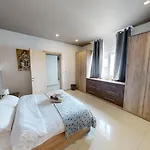 View Point, Cozy Three Bedroom With Bbq * Saint Julian's